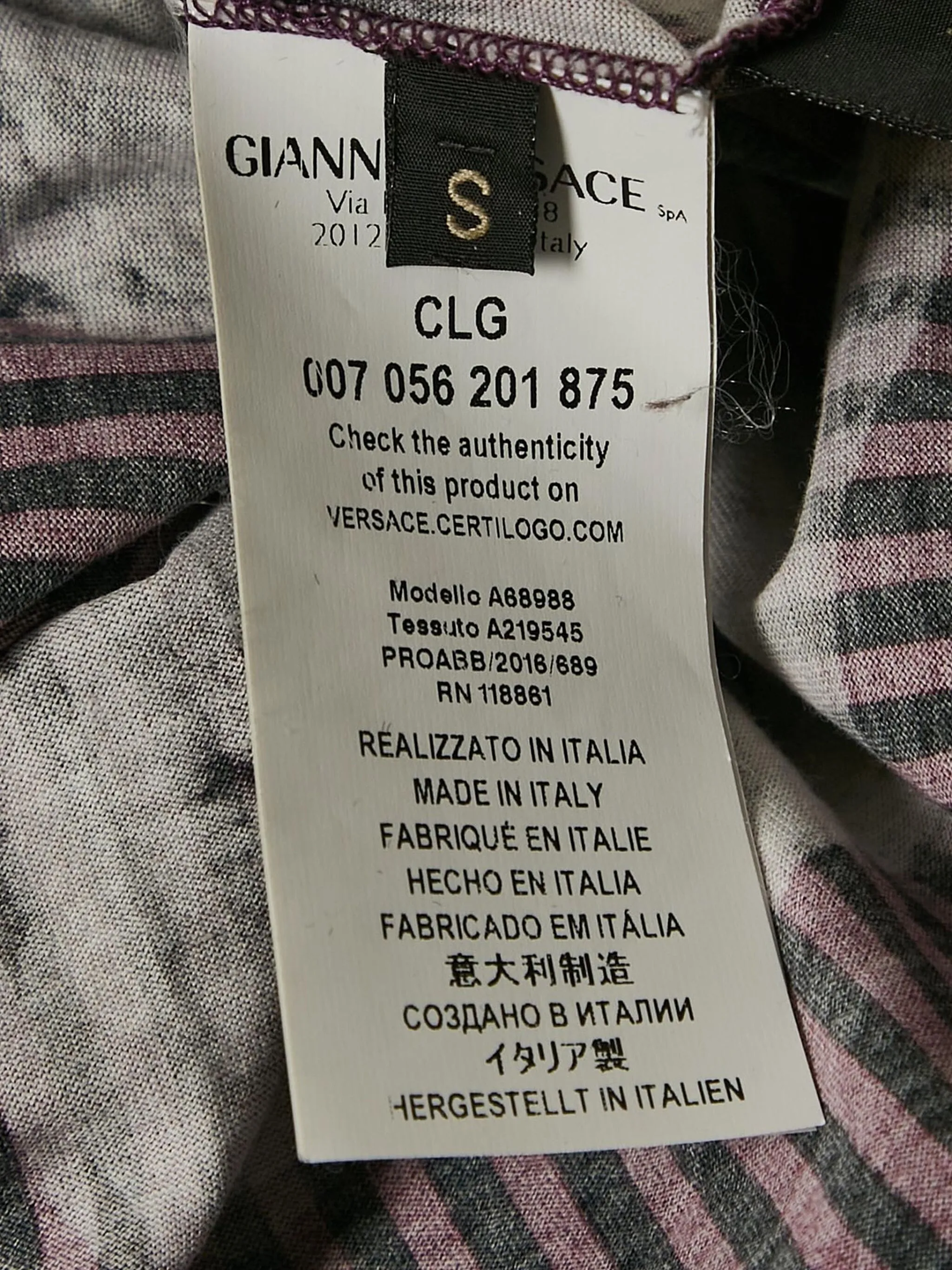 12-24-Versace-Pre-Owned-Medusa-striped-T-shirt-04.webp Versace Medusa striped T-shirt