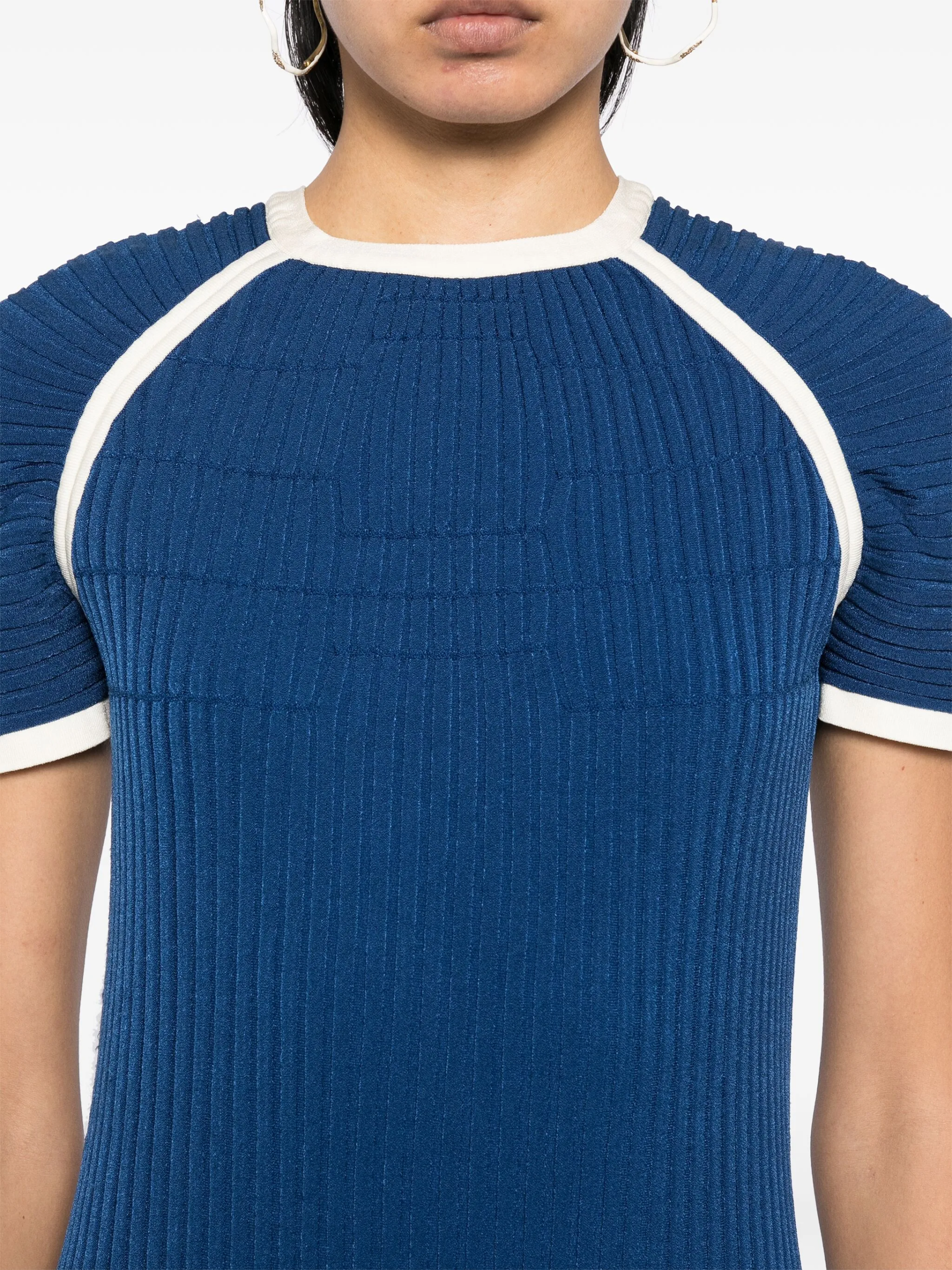 18-17-Chanel-2000s-ribbed-knit-short-sleeved-dress-05.webp CHANEL 2000s Ribbed-Knit Short-Sleeved Dress